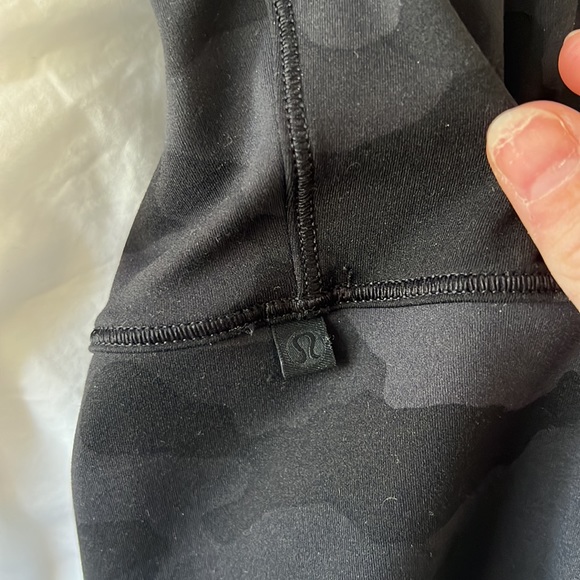 Reversible Lululemon cropped tank camo - Picture 2 of 3